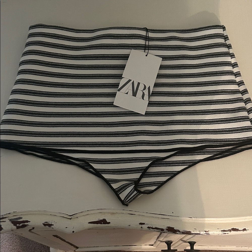 Zara Women's Striped High Waist Shorts